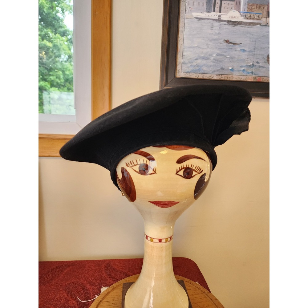 Vintage 1940s Black Wool Felt Beret Hat Grosgrain Bow Platter Dramatic Millinery